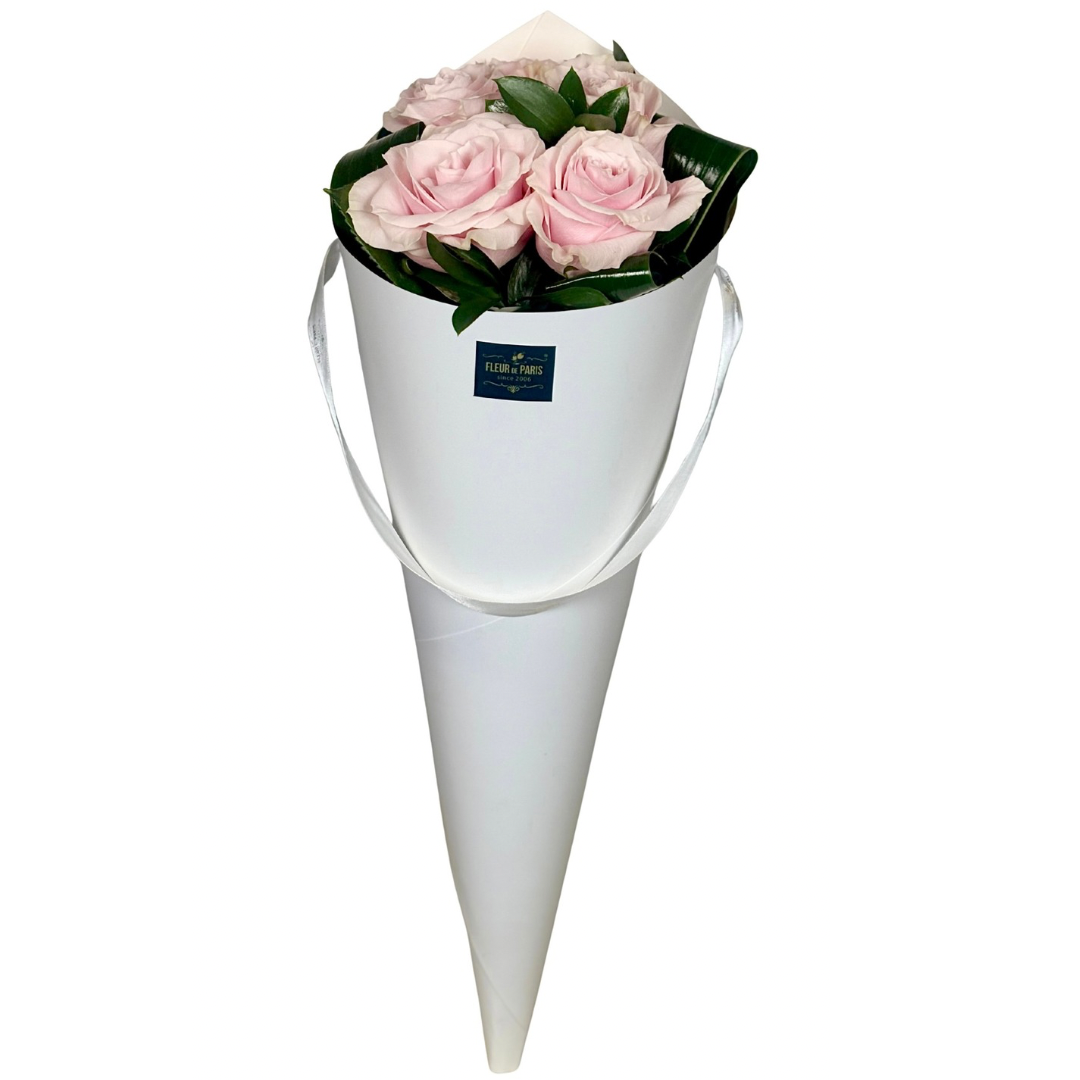 Cone branco com Rosas Cor -de rosa