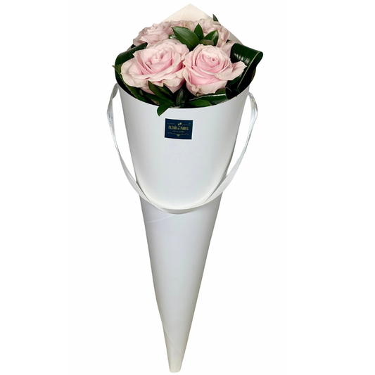 Cone branco com Rosas Cor -de rosa