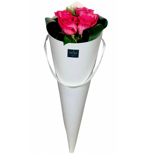 Cone branco com Rosas Fúchsia