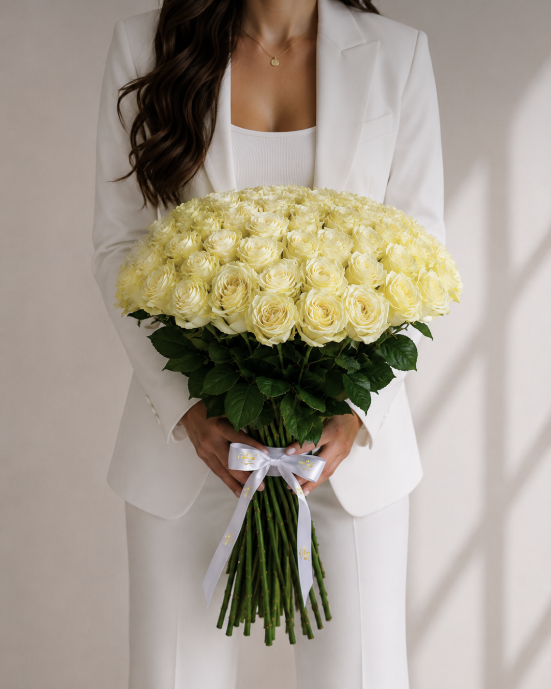 Bouquet Pureza Suprema – 100 Rosas Premium Equatorianas Brancas