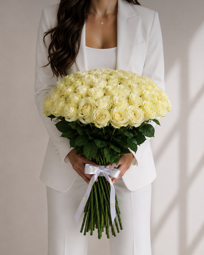 Bouquet Pureza Suprema – 100 Rosas Premium Equatorianas Brancas
