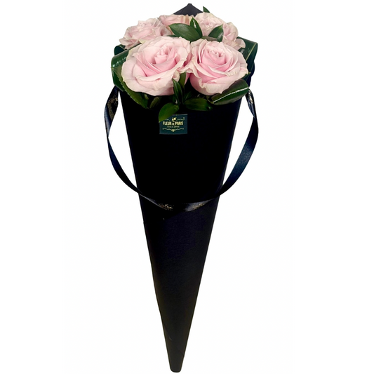 Cone preto com Rosas Cor-de-rosa