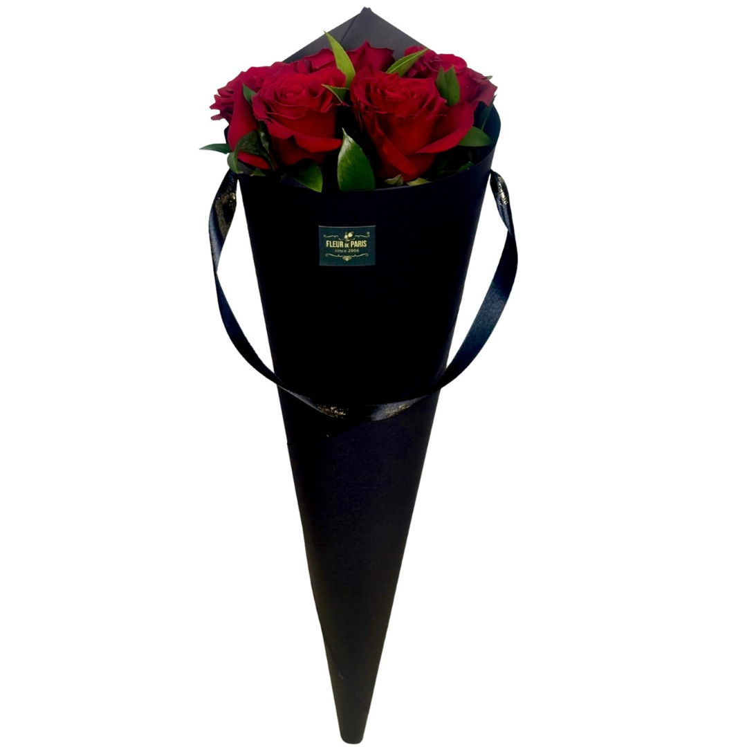 Cone preto com Rosas Vermelhas