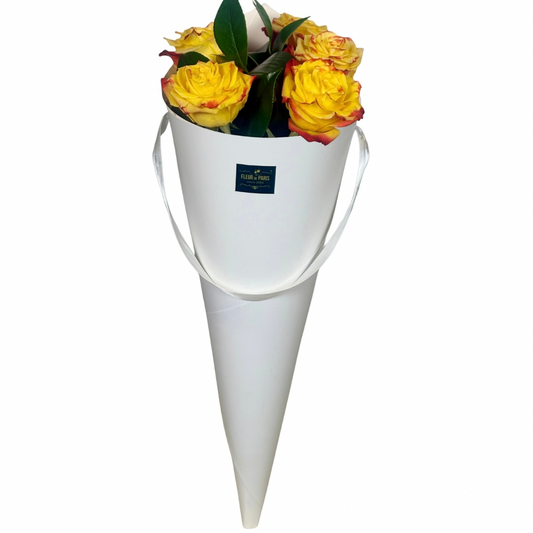 Cone branco com Rosas Laranja
