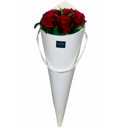Cone branco com Rosas Vermelhas