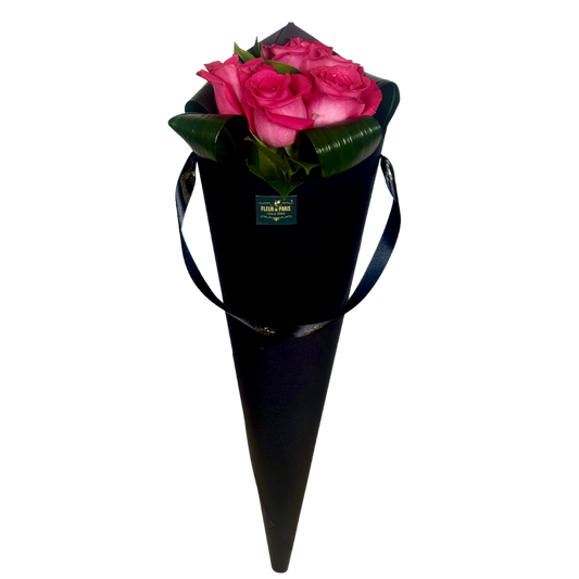 Cone preto com Rosas Fúchsia