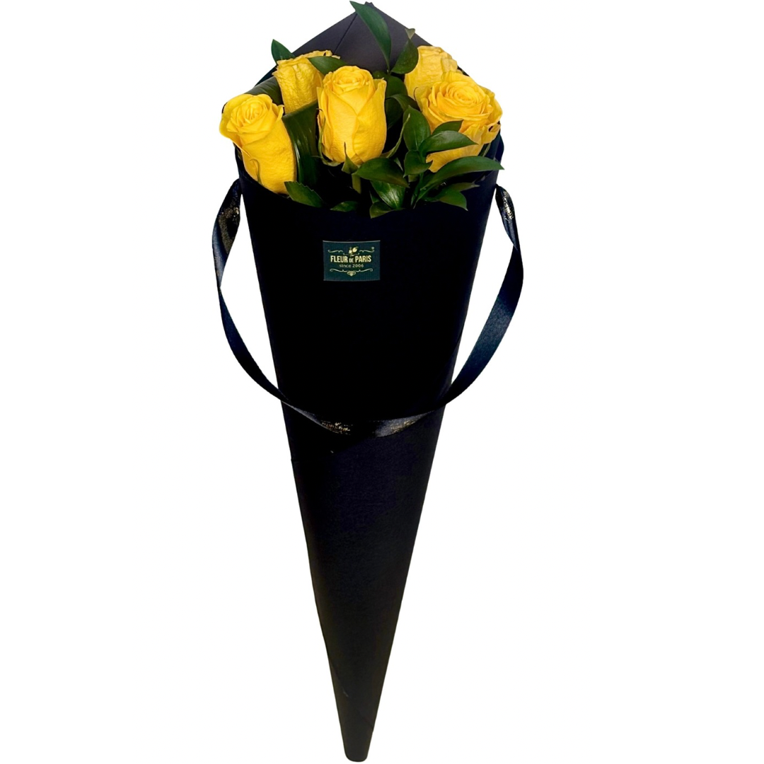 Cone preto com Rosas Amarelas